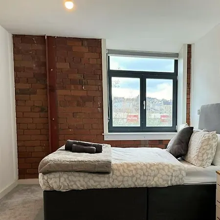 20 Percent Off Weekly - Contractors - 2 Bedroom - Sleeps 7 * Bradford (West Yorkshire)