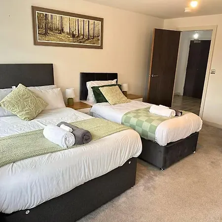 Apartment 20 Percent Off Weekly - Contractors - 2 Bedroom - Sleeps 7 Bradford (West Yorkshire)