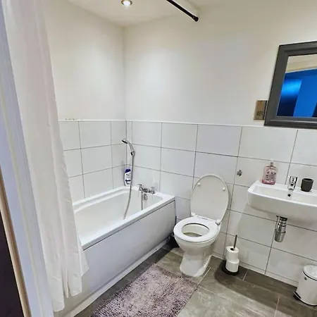 20 Percent Off Weekly - Contractors - 2 Bedroom - Sleeps 7 Apartment *