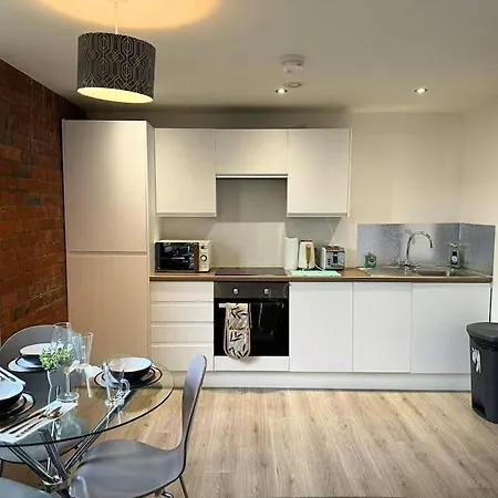 20 Percent Off Weekly - Contractors - 2 Bedroom - Sleeps 7 Apartment *