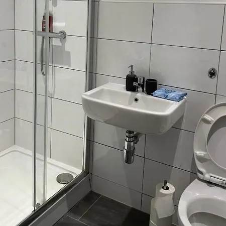 Apartment 20 Percent Off Weekly - Contractors - 2 Bedroom - Sleeps 7 *